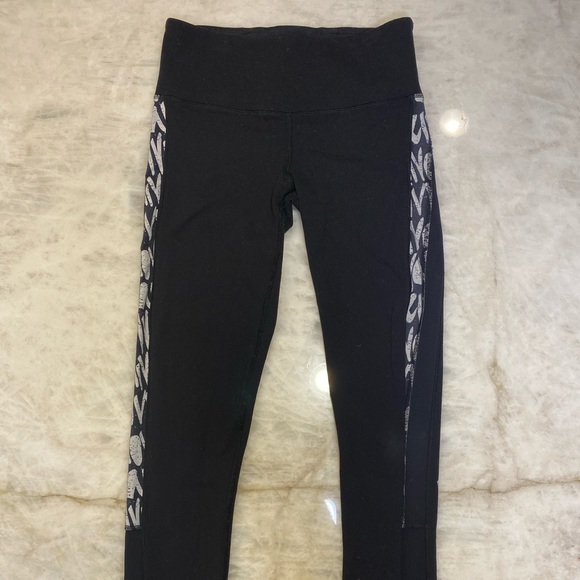 Ivivva Black Leggings with details on the sides - Picture 2 of 3